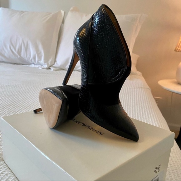 ARMANI Black Bootie Pump Heel SIZE 38 Pointed toe closed toe textured upper - Picture 4 of 13